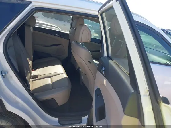 KM8J3CA25GU161424 2016 HYUNDAI TUCSON - Image 8