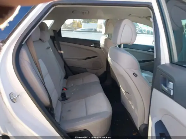 KM8J3CA25GU165327 2016 HYUNDAI TUCSON - Image 8