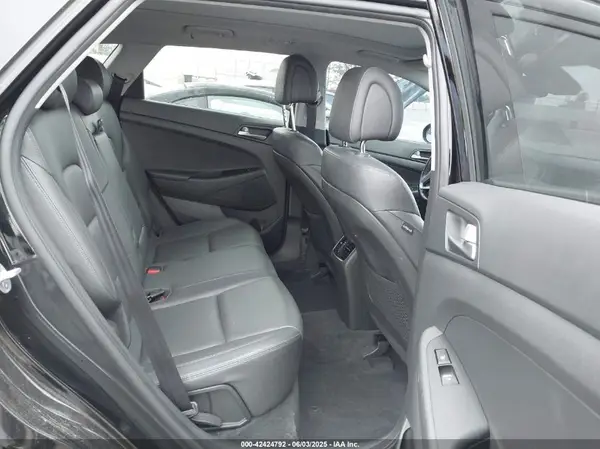 KM8J3CA25GU222920 2016 HYUNDAI TUCSON - Image 8