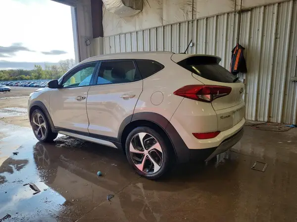 KM8J3CA25HU272203 2017 HYUNDAI TUCSON - Image 2