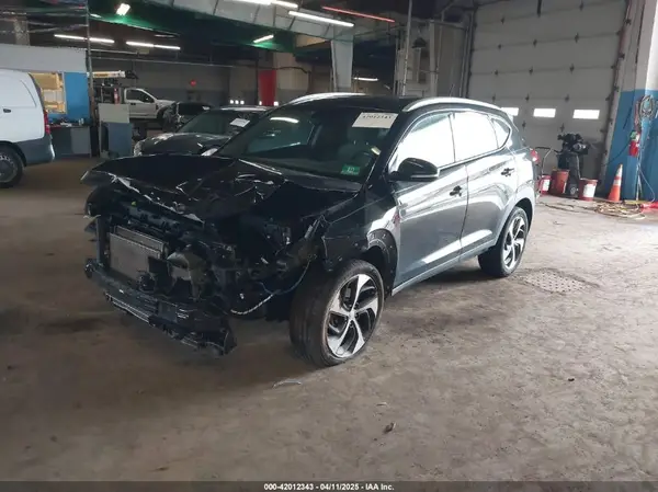 KM8J3CA25HU276090 2017 HYUNDAI TUCSON - Image 2