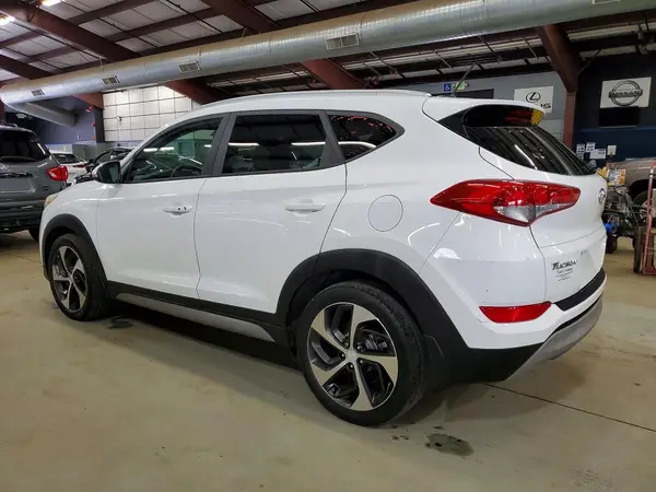 KM8J3CA25HU279863 2017 HYUNDAI TUCSON - Image 2