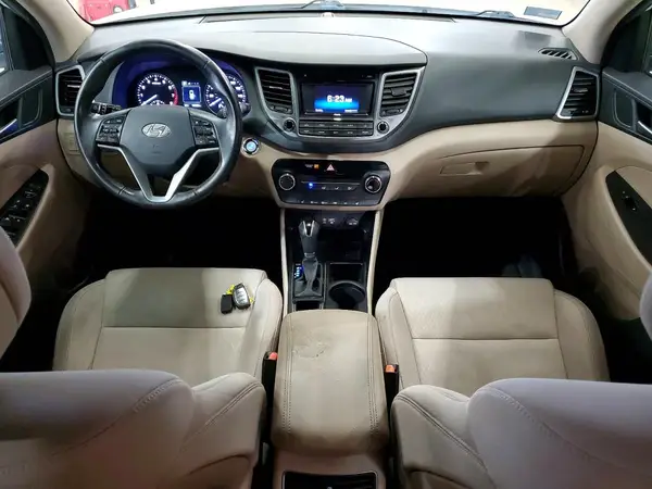 KM8J3CA25HU279863 2017 HYUNDAI TUCSON - Image 8