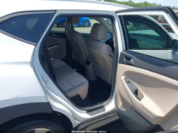 KM8J3CA25HU293407 2017 HYUNDAI TUCSON - Image 8