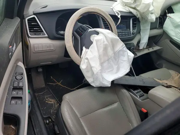 KM8J3CA25HU300498 2017 HYUNDAI TUCSON - Image 8