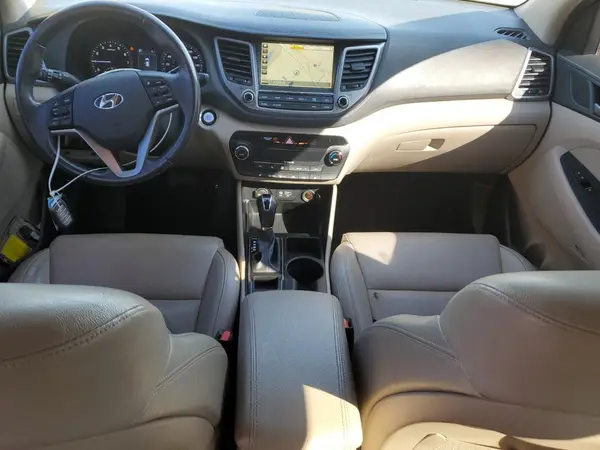 KM8J3CA25HU301067 2017 HYUNDAI TUCSON - Image 8