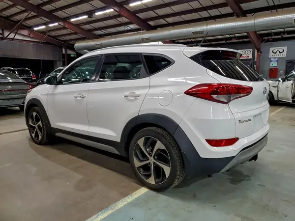 KM8J3CA25HU301120 2017 HYUNDAI TUCSON - Image 2