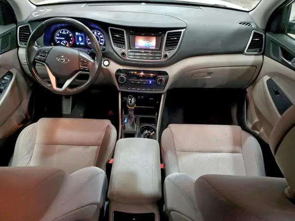 KM8J3CA25HU301120 2017 HYUNDAI TUCSON - Image 8