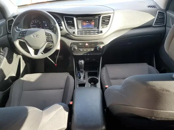 KM8J3CA25HU303935 2017 HYUNDAI TUCSON - Image 8