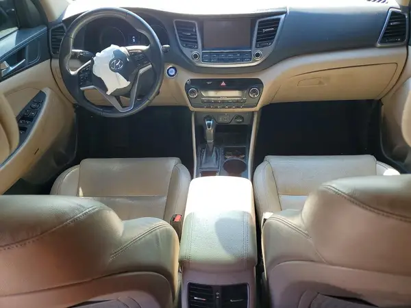 KM8J3CA25HU304812 2017 HYUNDAI TUCSON - Image 8