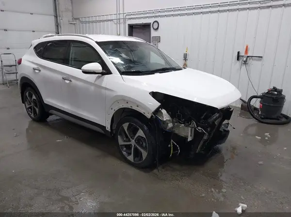 KM8J3CA25HU305605 2017 HYUNDAI TUCSON - Image 1