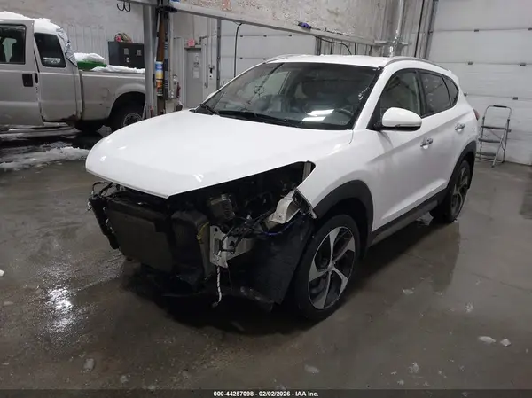 KM8J3CA25HU305605 2017 HYUNDAI TUCSON - Image 2