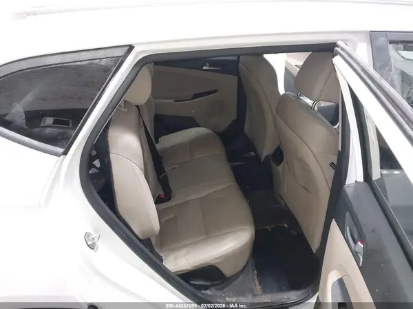 KM8J3CA25HU305605 2017 HYUNDAI TUCSON - Image 8