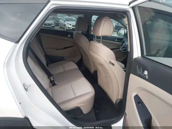 KM8J3CA25HU308049 2017 HYUNDAI TUCSON - Image 8