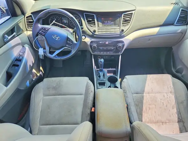 KM8J3CA25HU311078 2017 HYUNDAI TUCSON - Image 8