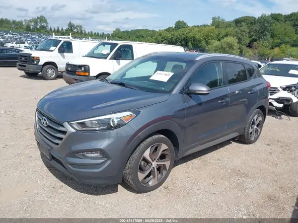 KM8J3CA25HU314305 2017 HYUNDAI TUCSON - Image 2