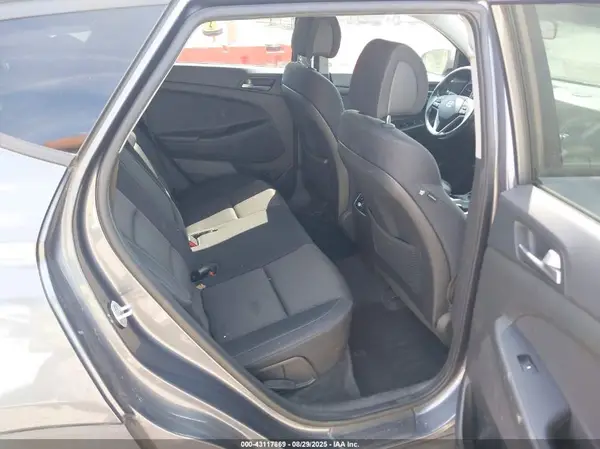 KM8J3CA25HU314305 2017 HYUNDAI TUCSON - Image 8