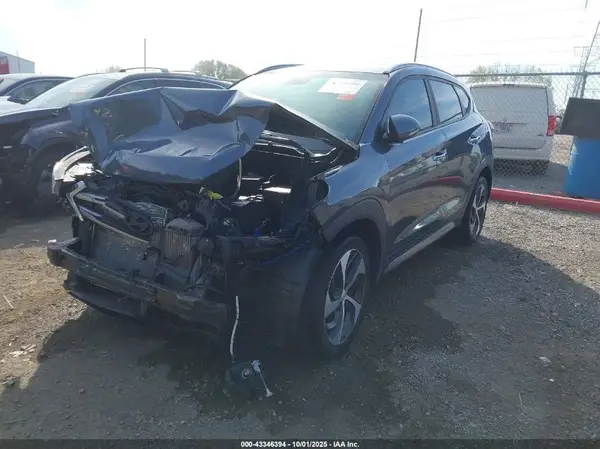 KM8J3CA25HU320766 2017 HYUNDAI TUCSON - Image 2