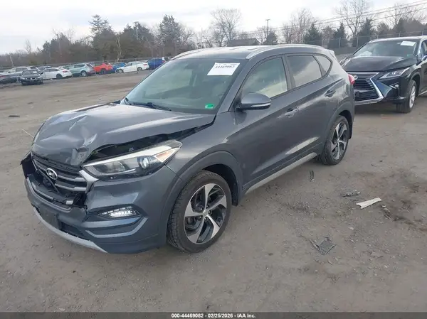 KM8J3CA25HU327314 2017 HYUNDAI TUCSON - Image 2