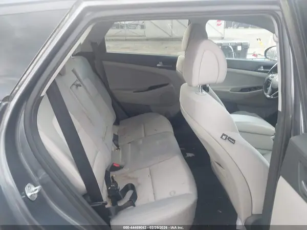 KM8J3CA25HU327314 2017 HYUNDAI TUCSON - Image 8