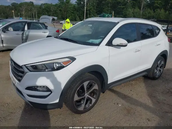 KM8J3CA25HU331427 2017 HYUNDAI TUCSON - Image 2