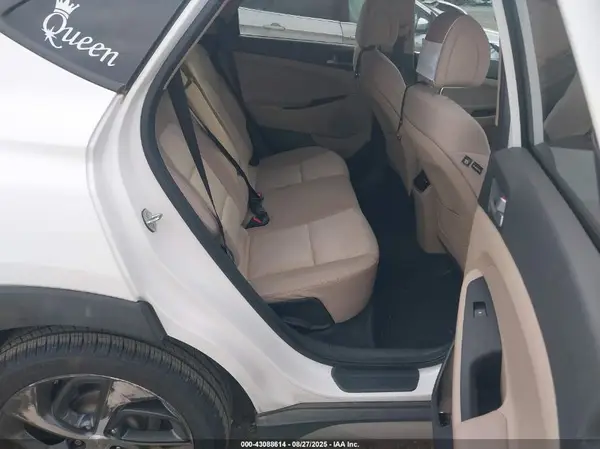 KM8J3CA25HU331427 2017 HYUNDAI TUCSON - Image 8