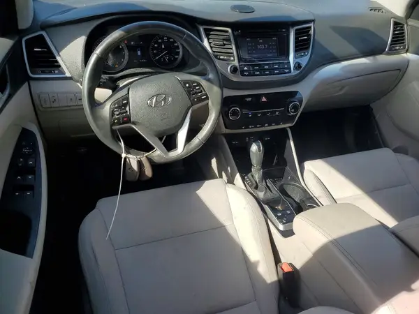 KM8J3CA25HU335980 2017 HYUNDAI TUCSON - Image 8