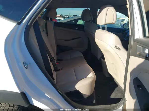 KM8J3CA25HU339088 2017 HYUNDAI TUCSON - Image 8