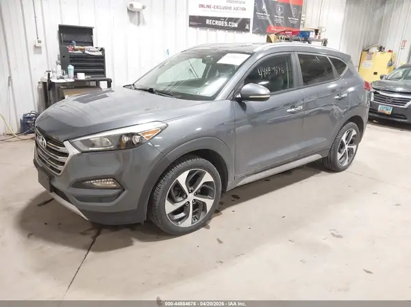 KM8J3CA25HU364914 2017 HYUNDAI TUCSON - Image 2