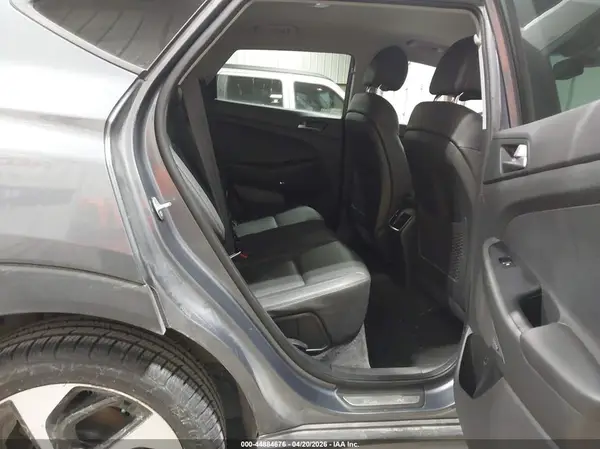 KM8J3CA25HU364914 2017 HYUNDAI TUCSON - Image 8