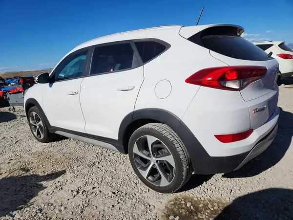 KM8J3CA25HU369594 2017 HYUNDAI TUCSON - Image 2