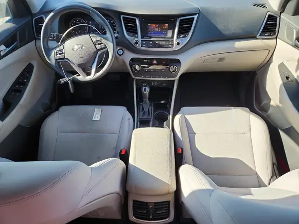 KM8J3CA25HU369594 2017 HYUNDAI TUCSON - Image 8