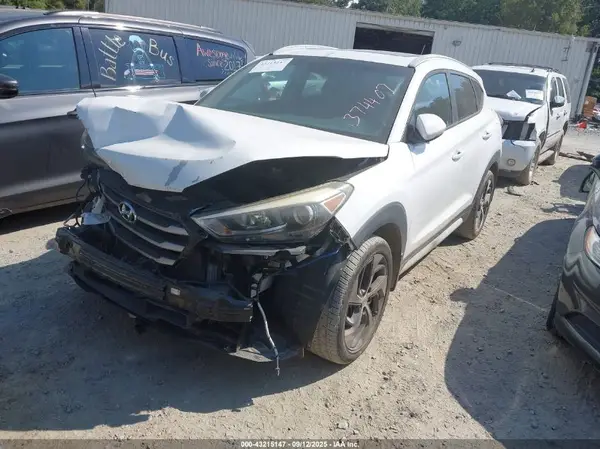 KM8J3CA25HU374407 2017 HYUNDAI TUCSON - Image 2