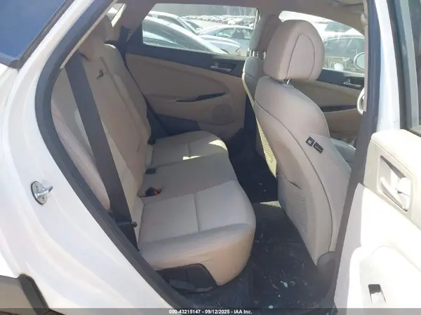 KM8J3CA25HU374407 2017 HYUNDAI TUCSON - Image 8