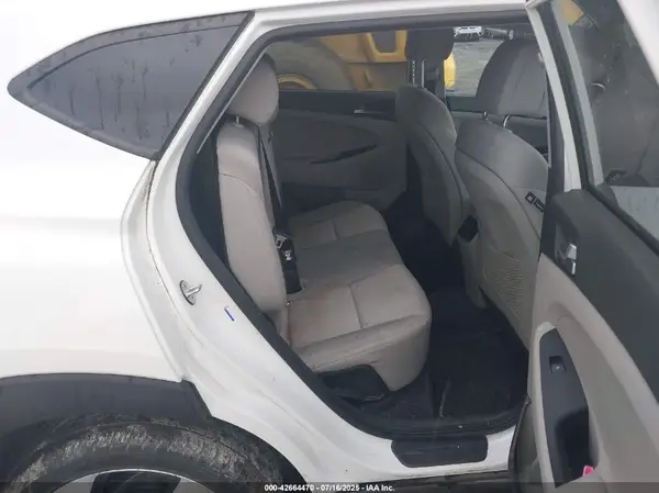 KM8J3CA25HU374441 2017 HYUNDAI TUCSON - Image 8