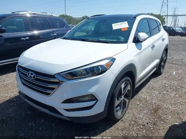 KM8J3CA25HU375380 2017 HYUNDAI TUCSON - Image 2