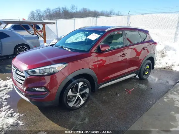 KM8J3CA25HU381938 2017 HYUNDAI TUCSON - Image 2