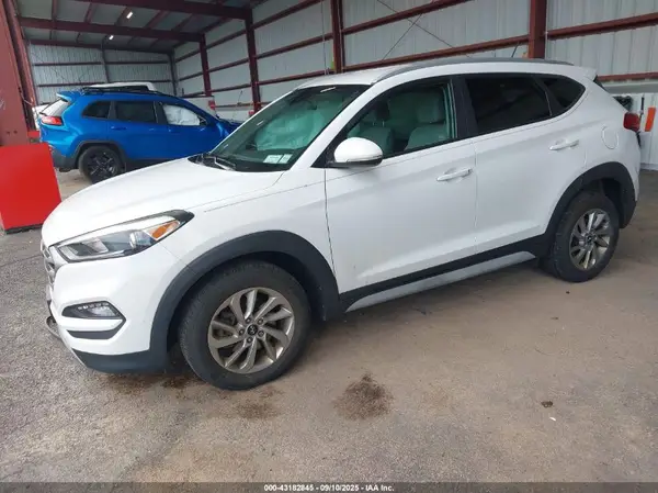 KM8J3CA25HU383818 2017 HYUNDAI TUCSON - Image 2