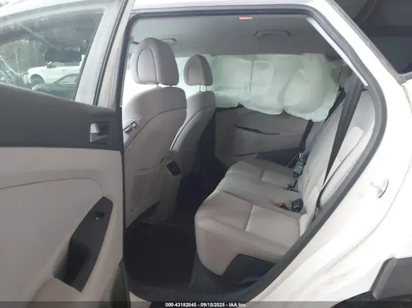 KM8J3CA25HU383818 2017 HYUNDAI TUCSON - Image 8