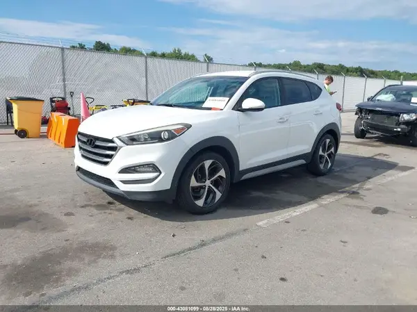KM8J3CA25HU398657 2017 HYUNDAI TUCSON - Image 2