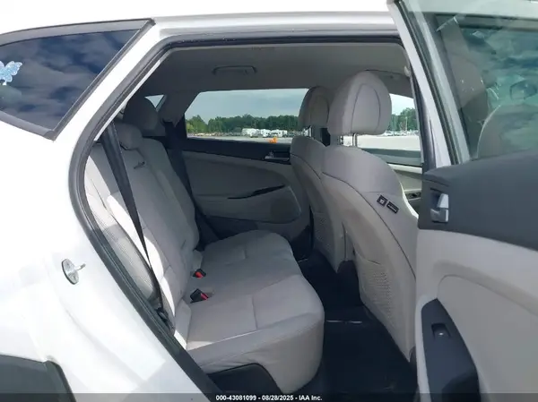 KM8J3CA25HU398657 2017 HYUNDAI TUCSON - Image 8