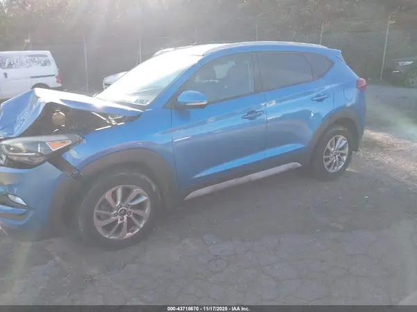 KM8J3CA25HU404523 2017 HYUNDAI TUCSON - Image 2
