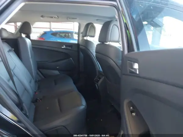 KM8J3CA25HU404912 2017 HYUNDAI TUCSON - Image 8