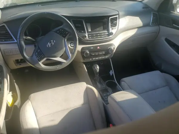 KM8J3CA25HU404960 2017 HYUNDAI TUCSON - Image 8