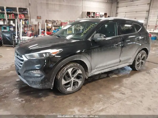 KM8J3CA25HU425291 2017 HYUNDAI TUCSON - Image 2