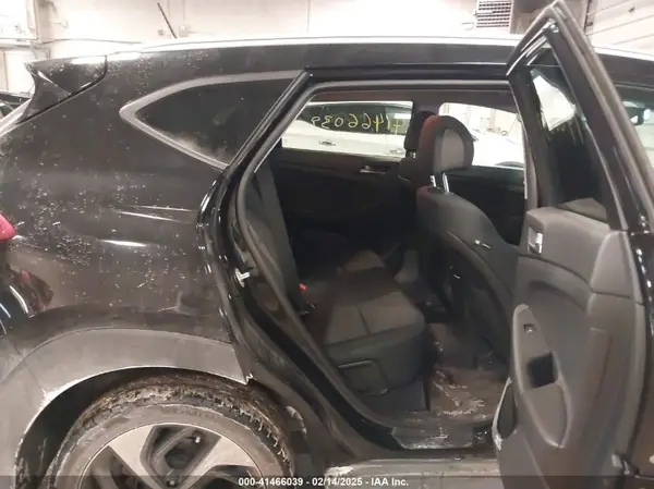 KM8J3CA25HU425291 2017 HYUNDAI TUCSON - Image 8