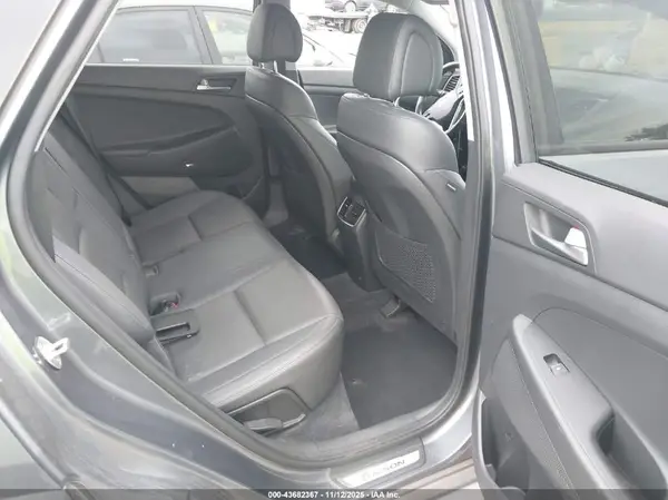 KM8J3CA25HU436100 2017 HYUNDAI TUCSON - Image 8