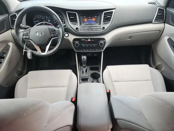KM8J3CA25HU437988 2017 HYUNDAI TUCSON - Image 8