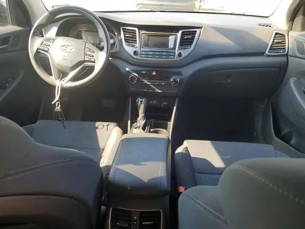 KM8J3CA25HU470215 2017 HYUNDAI TUCSON - Image 8