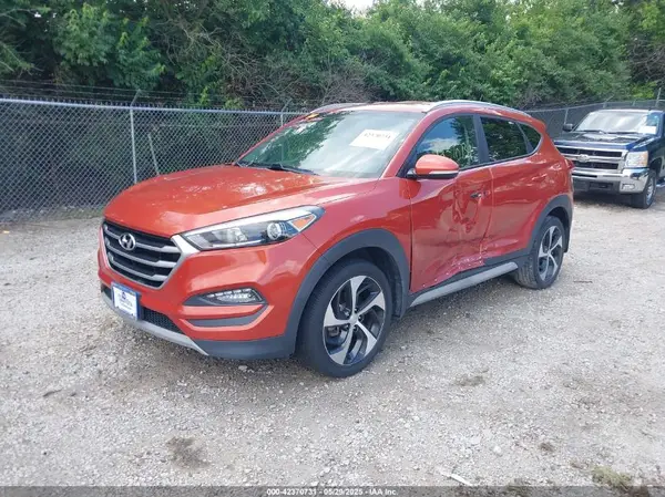 KM8J3CA25HU518229 2017 HYUNDAI TUCSON - Image 2